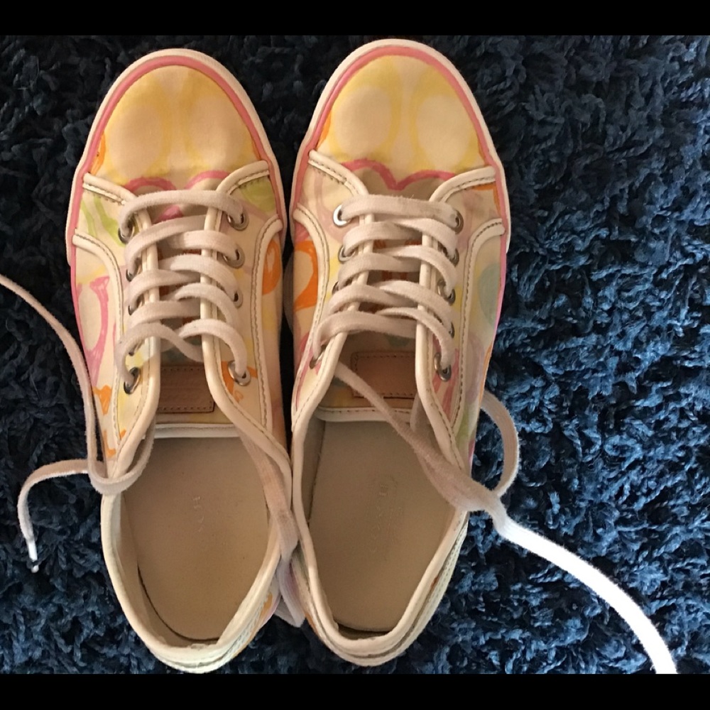 Beautiful Coach snickers